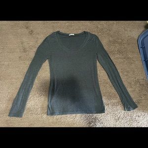 Zenana Outfitters Gray Long Sleeved Shirt